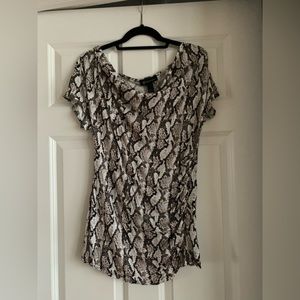Short sleeve drop neck snake skin top